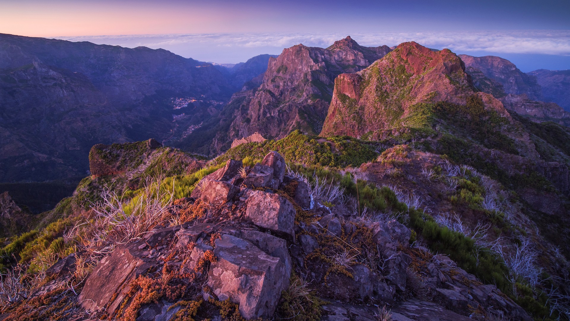 Brzask na Pico Casado z Pico Grande w tle