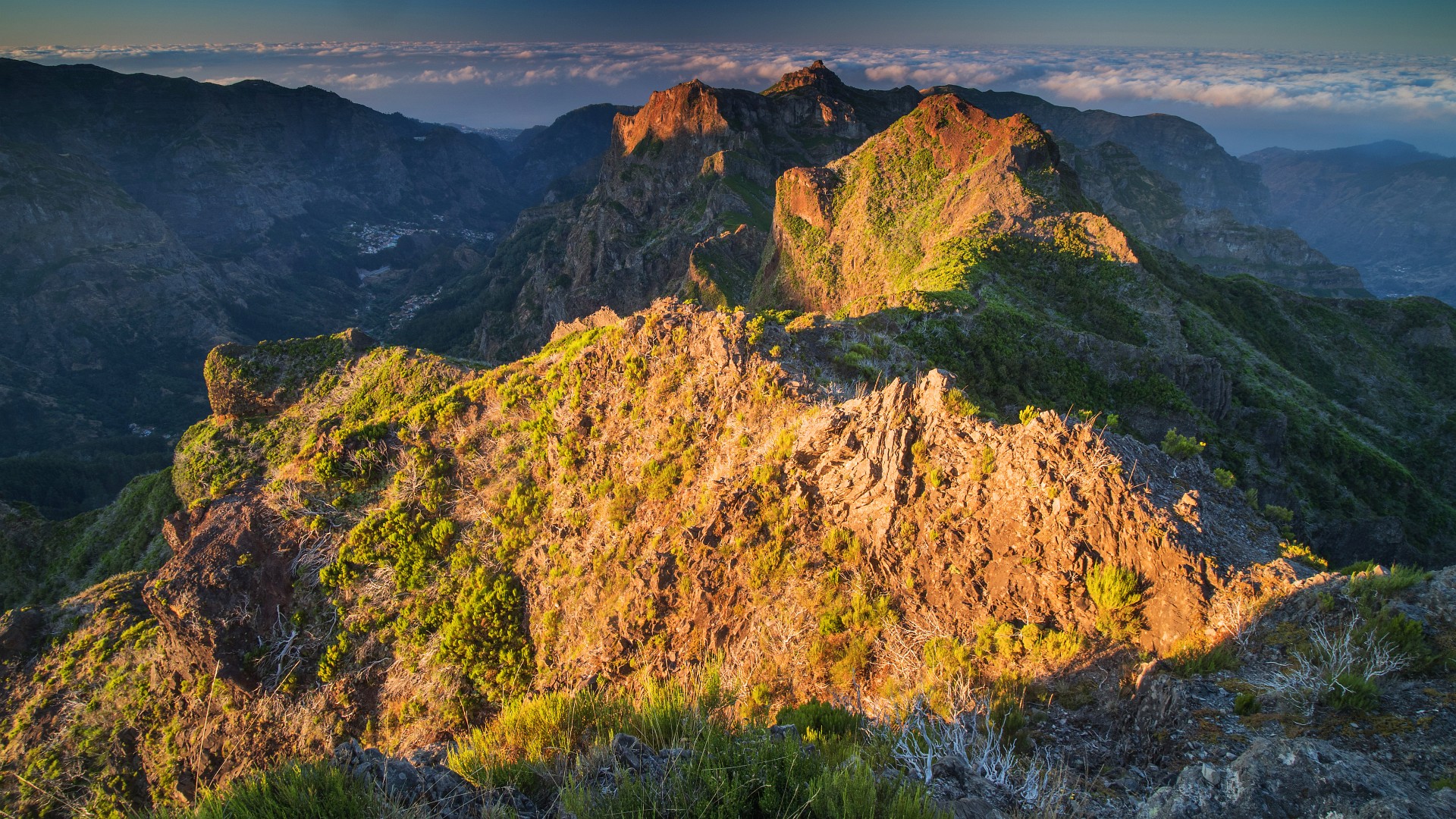 Widok z Pico Casado w kierunku Pico Grande
