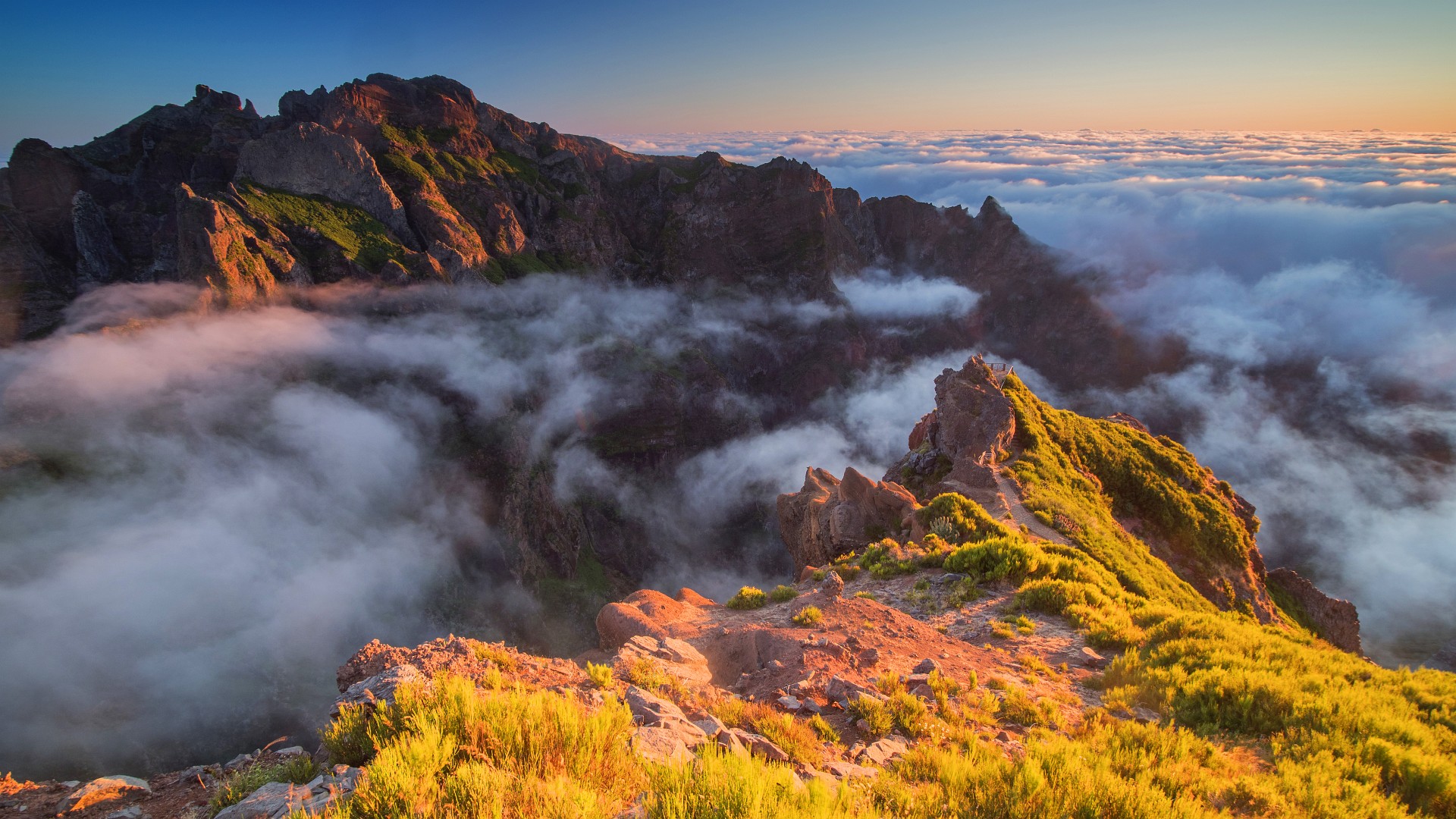 Miraduoro do Ninho da Manta, Pico das Torres w tle